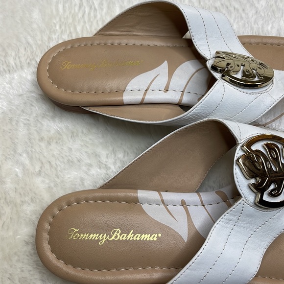Tommy Bahama White Leather Thong Sandals with Metal Leaf Detail - Picture 2 of 6